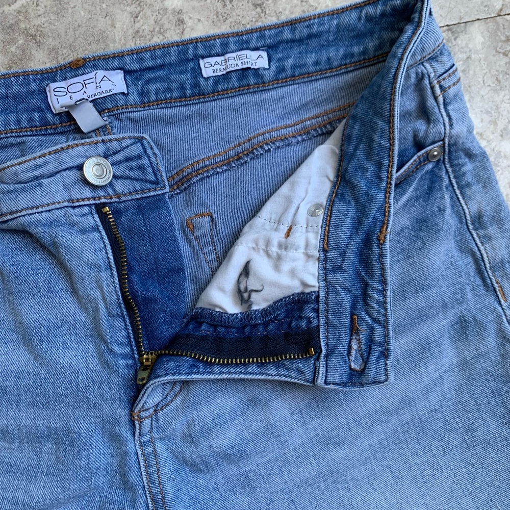 Sofia Vergara Gabriella Shorts Size 10 - Picture 4 of 7